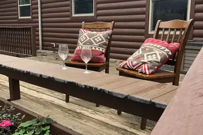 Image de Cabine isolée avec 3 porches et à seulement 7 minutes de Fort. Leonard Wood