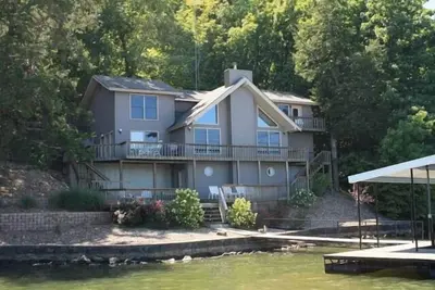 Image de Lake Front Home avec 3 suites Master