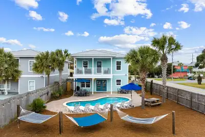 Image de Nouveau! 7b / 6b. Panier de golf gratuit! Piscine chauffée privée! Très près de la plage!