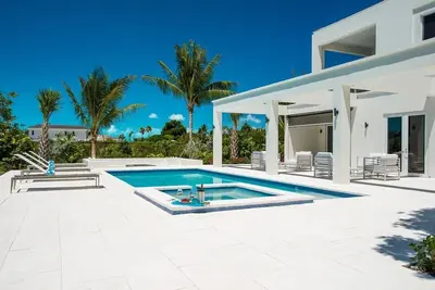 Image de Marque nouvelle villa près de la plage de 4 chambres