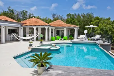 Image de Villa moderne de 5 chambres Ă pied de la plage