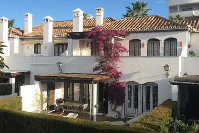 Image de Benamara Townhouse - piscine communautaire, wifi, jardin, climatisation, restaurants et bars