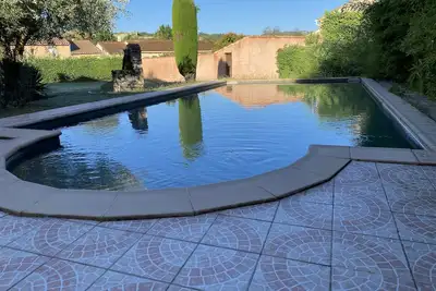 Trés grande villa  idéalement située, piscine privée, billard, jacuzzi, clim, Wifi