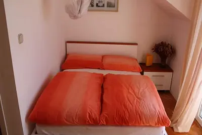 Image de troisième Chambre double au sol avec environ 20m² de climatisation, balcon, vue mer panoramique