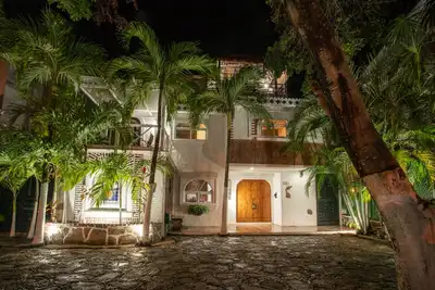 Image de Belle Villa Pour 15 Personnes 3 Piscines ACCÈS PRIVÉ À La Plage