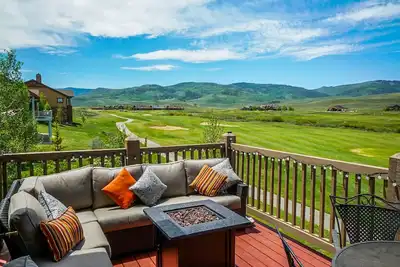 Image de Family Home on Golf Course - À quelques minutes du ranch de Granby!