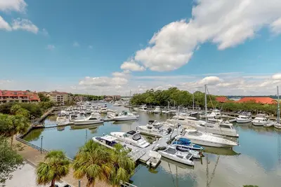 Image de Condo Penthouse avec vue sur le yacht!