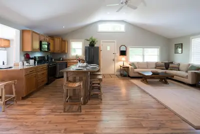 Image de The Red Hen Cottage * Asheville-Nord * Hot Tub *