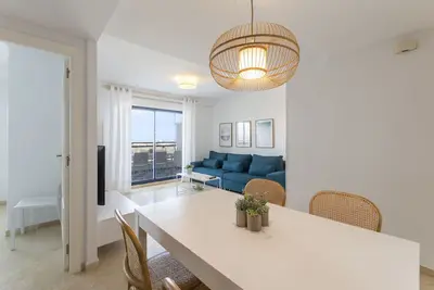 Appartement neuf dans un seul complexe, climatisation, Wifi Gratuit, paddle. Idéal pour les familles