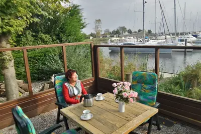 Image de 6 pers - Chalet Emma situé au Lauwersmeer avec son propre quai de pêche