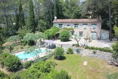 Image de Bastide Familiale Avec Piscine Privee Chauffee Provence
