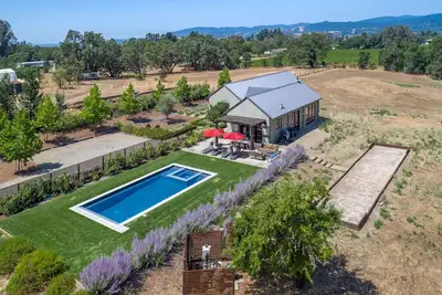 Image de Superbe, calme, contemporaine, plain-pied, maison écologique sur 2. 5 acres