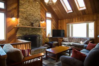 Image de Luxe au bord de la rivière dans les bois - Chambre principale au niveau principal