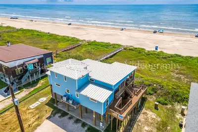 Image de Belle à l'intérieur et à l'extérieur! \"Bungalow Bluewater\"