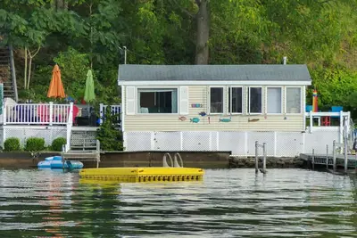 Image de Lucky Catch: \"Meilleur chalet sur le meilleur lac\"
