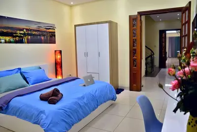 Image de Chambre spacieuse avec lit King, salle de bain privée près de l'opéra de Hanoi