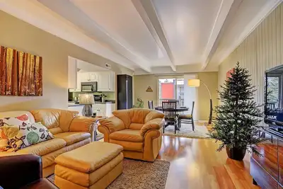 Image de Activités SkyCard Gratuites - Unité rénovée, près de la ville, foyer au gaz - Club de ski et de raquette B106