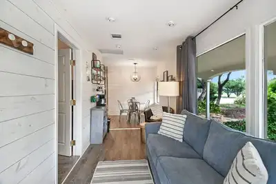 Image de Cottage 2 Chambres Country-Chic @GatheringOaksRetreat on 30 acres