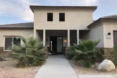 Image de Brand New 4bd 3br House à seulement 7 minutes du centre-ville de Palm Springs. Lic # 016210.