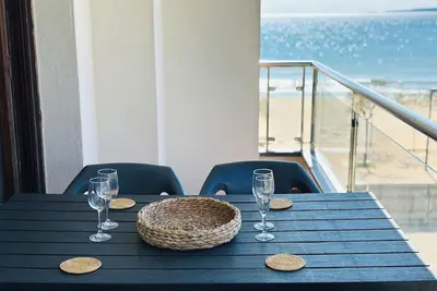 Image de 35m2 pour 4 pers. : 2 lits x 90 + canapé-lit x 1, 40. Terrasse de 6m2, parking privé exterie