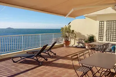 Image de Sanary Front de Mer Terrasse 85m2 Parking Duplex. Charme