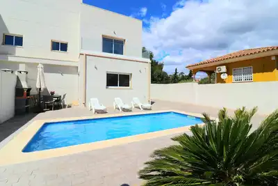 Image de Villa Mestral Hot Tub, piscine, près de la plage Full A / C Wifi
