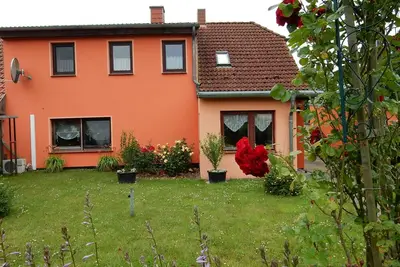 Image de Appartement / Hof - FeWo We 6402 vacances u Pêche sur place Rügen-calme, jardin!