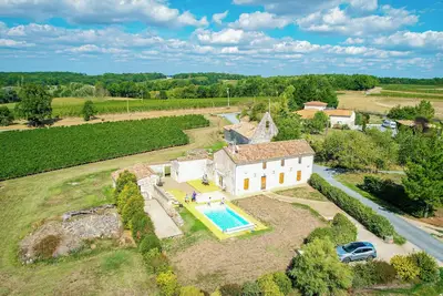 Image de Grande maison de Campagne agréable avec piscine