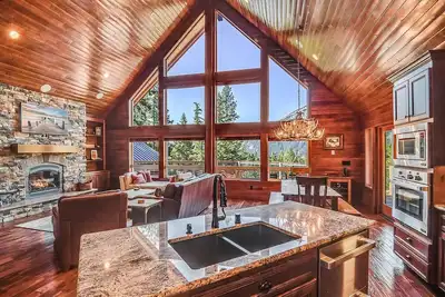 Image de ÉCONOMISEZ 25% - Luxe privé Mountain Home | Vues étonnantes | Jeu Rm | Jacuzzi