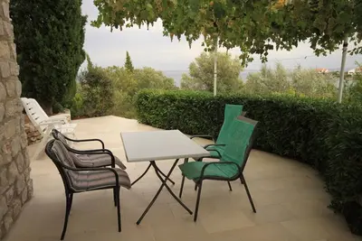 Image de Appartement de deux chambres prés de la plage Lukoran, Ugljan (A-8494-a)