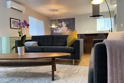 Image de Maison Moderne Et STYLÉE avec concept à aire ouverte dans un emplacement privilégié, entièrement équipée