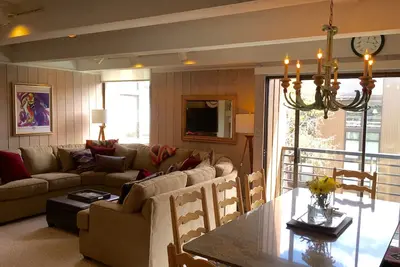 Image de Superbe 2017 mise à jour Condo, à quelques pas des ascenseurs, cheminées, balcons, vues!