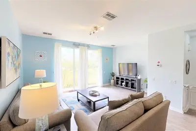 Image de Joliment décoré 3bd / 3. 5ba townhome situé à quelques minutes de Universal! !