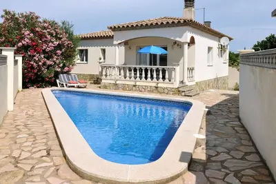 Image de Maison avec piscine privée à Riells. Hutg-006548