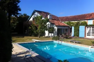 Image de Superbe ferme landaise, grands jardins, magnifique piscine, Ryanair Pau/Biarritz