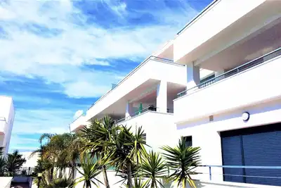 Image de Appartement avec terrasse ensoleillée, piscine, wifi gratuit, garage à 1800 m de la mer