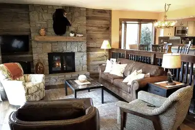 Entièrement rénové dans Chetola Resort avec toutes les commodités, à pied de Main St Blowing Rock