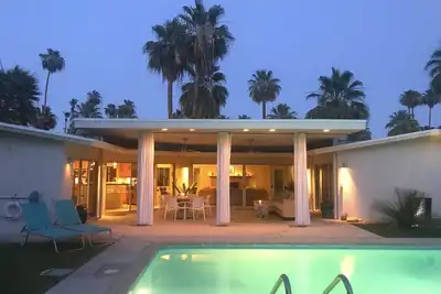 Image de Patio surdimensionné, piscine et vue! Découvrez le grand style de vie Ps intérieur / extérieur!