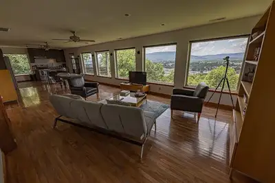 Image de «City Overlook & Hideway» au-dessus du centre-ville de Chattanooga