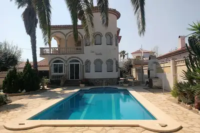 Image de Villapour 10 personnes, à 1000 m de la plage, piscine privée, Wifi climatisation