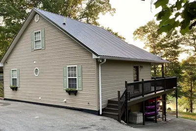 Image de Maison au bord du lac près de la grotte de Mammoth
