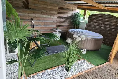 Image de Magnifique F2, jaccuzi, plage proche ( 5mn à pied)