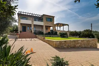 Image de Selene, villa en pierre à Gerani Platanias Crète.