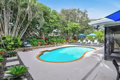 Image de Villa Paradiso près de Pga Boulvard avec une grande piscine privée
