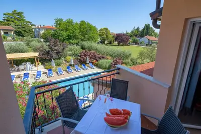 Image de Appartement d'une chambre avec la terrasse Basanija, Umag (A-3402-e)
