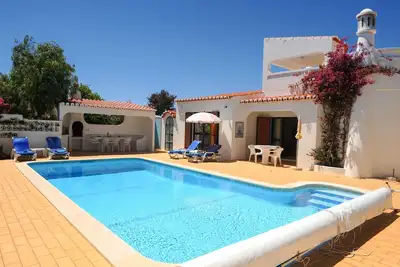 Image de Villa avec piscine chauffée, à 10 minutes à pied du parcours de golf et de la plage, à 5 minutes en voiture de la ville