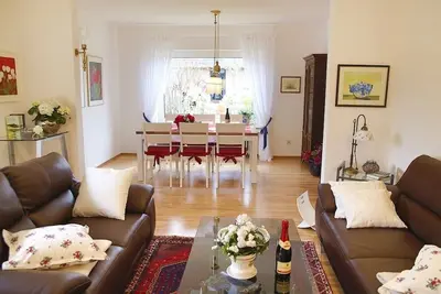 Image de Appartement exclusif et meublé avec goût dans un endroit calme. (Wi-Fi)