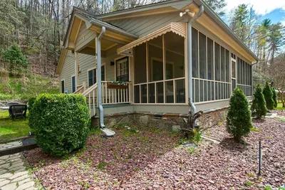 Image de Beau chalet privé sur la rivière Eastatoe