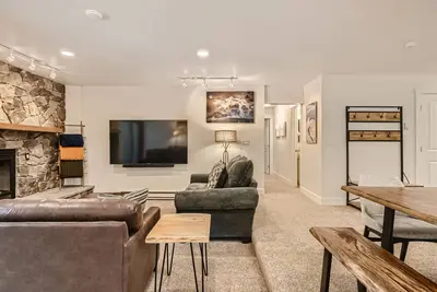 Activités SkyCard Gratuites - Charmant condo du centre-ville, skis aux pieds, piscine \/ bains à remous - Sundowner Ii 201