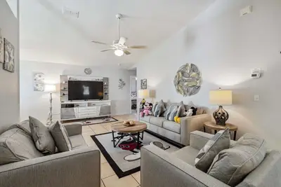 Image de Maison de 4 chambres avec salle de jeux, idéal pour les enfants, piscine, grill,